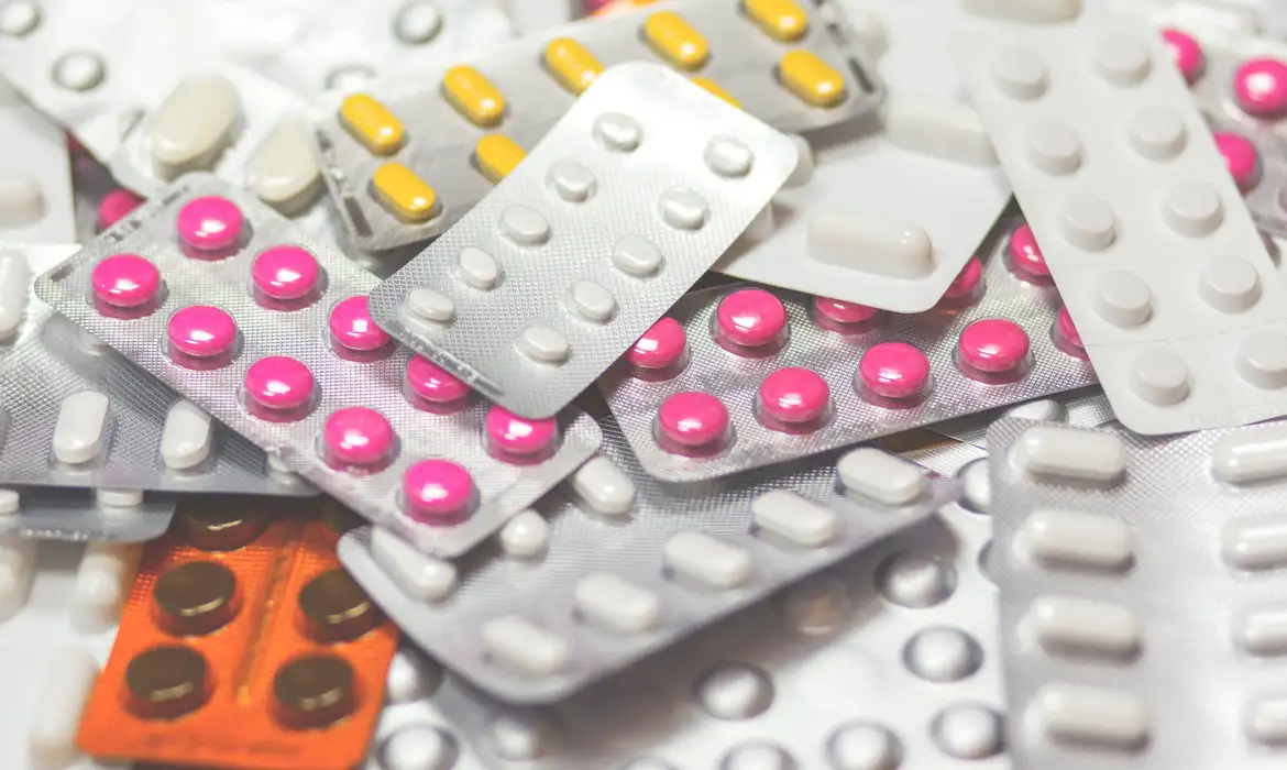 Medicamentos falsificados: um risco que vai muito além da prateleira